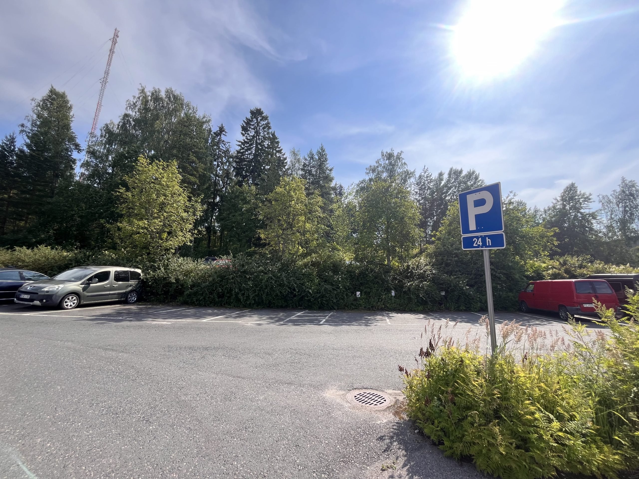 Parkkipaikkaa